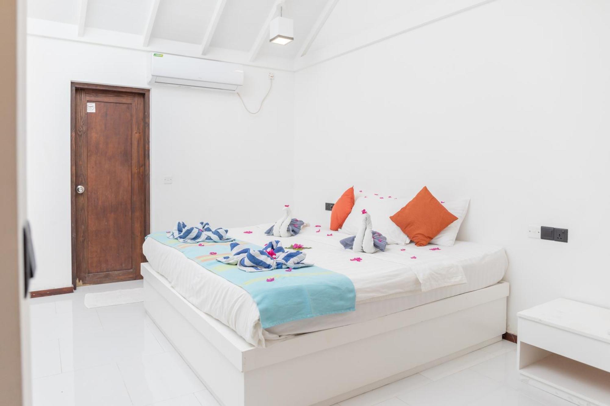 Brickwood Ganduvaru Private Villas Rasdhoo Exterior photo