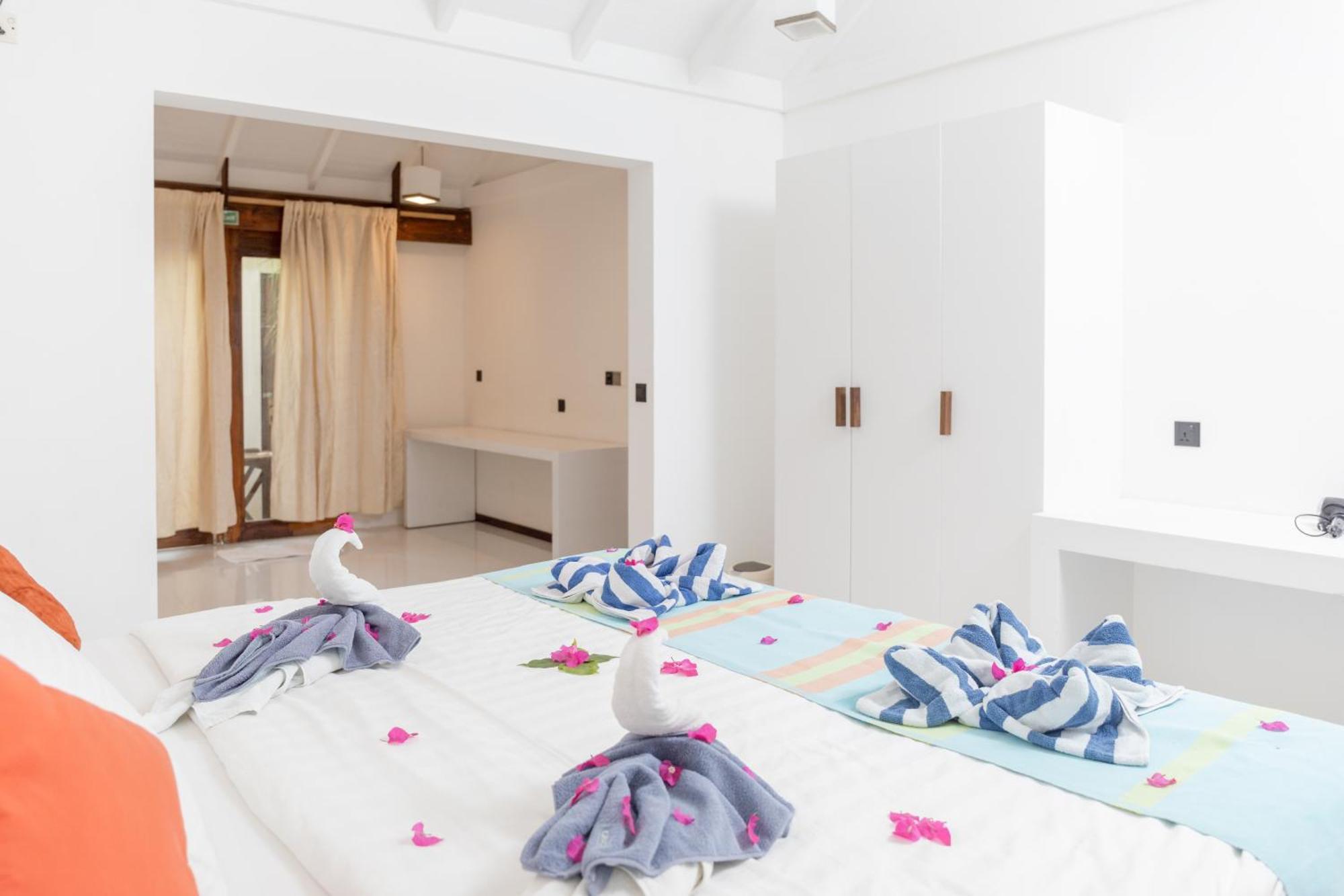 Brickwood Ganduvaru Private Villas Rasdhoo Exterior photo